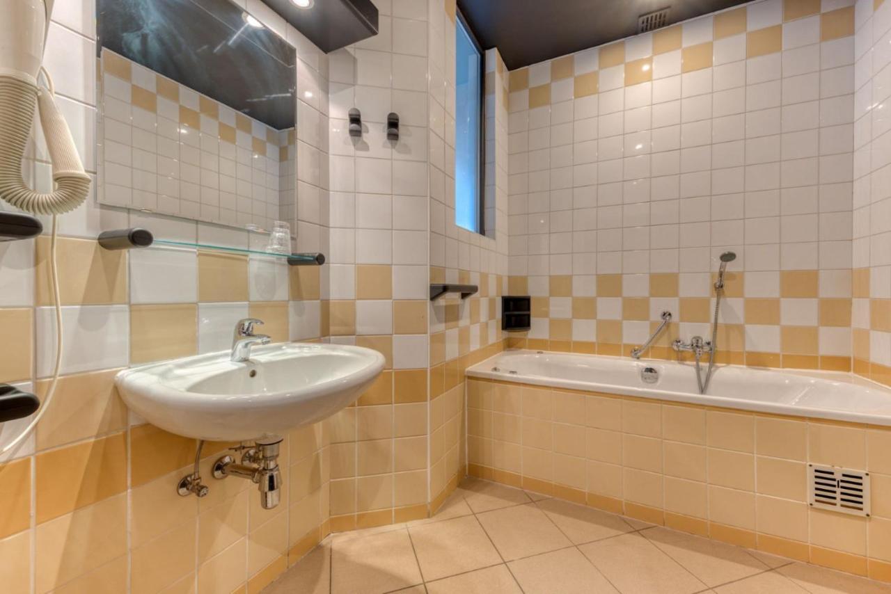 Hotel Mosa Hermalle-sous-Argenteau المظهر الخارجي الصورة